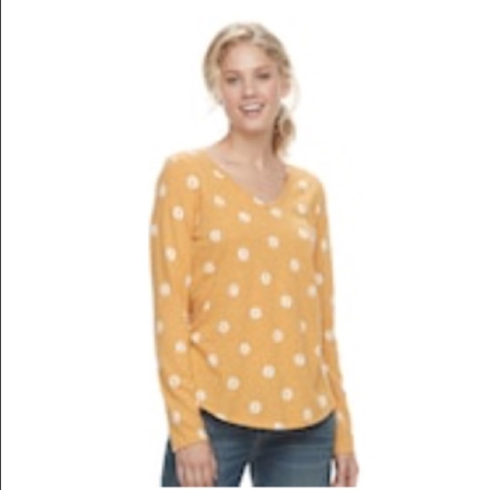 Essential V-Neck Tee
Gold Dot Color  XXL New!